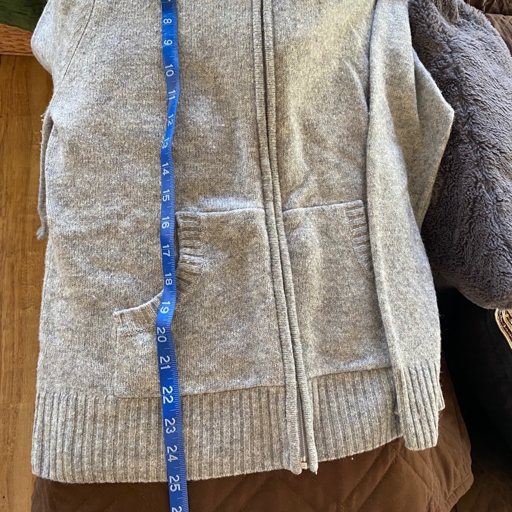 Pria gray lambs wool sweater hoodie - Picture 8 of 12